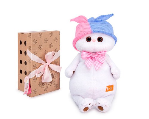 Кошка Ли-Ли в двухцветной шапке