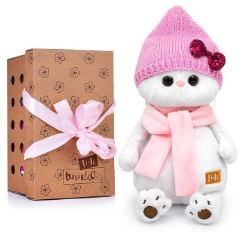 Кошка Ли-Ли в шапке с бантом и шарфе