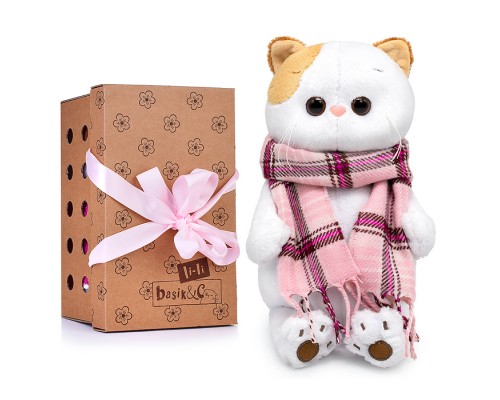 Кошка Ли-Ли в шарфе