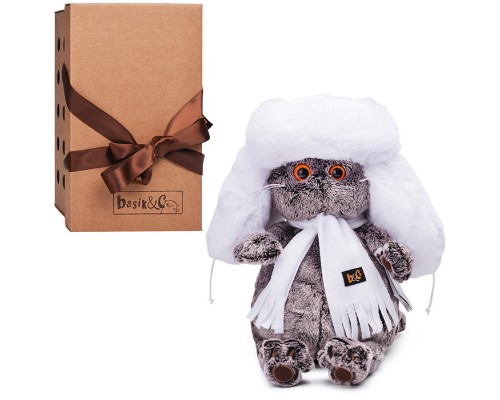 Кот Басик в белой меховой шапке