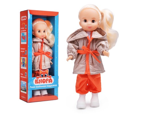 Кукла Элис на прогулке