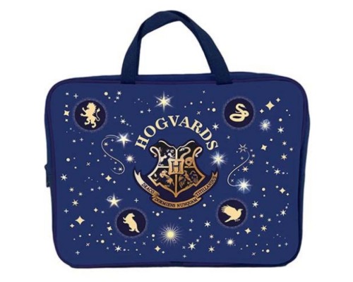 Ппка - сумка "Гарри Поттер" А4, боковина - 75 мм. Предназначена для хранения альбомов, рисунков и прочих принадлежностей для школы и творчества.  Модель выполнена из  полиэстера. Папка оснащена текстильными ручками, имеется одно основное отделен