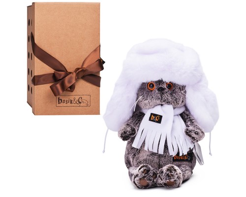 Кот Басик в белой меховой шапке