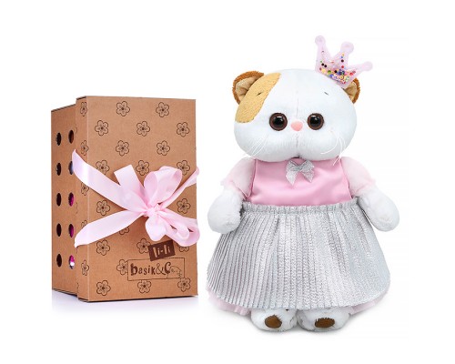 Кошка Ли-Ли в платье и с короной